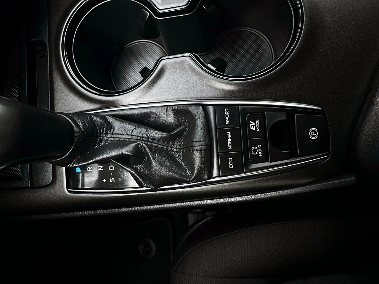 Toyota Camry - Zdjęcie 21