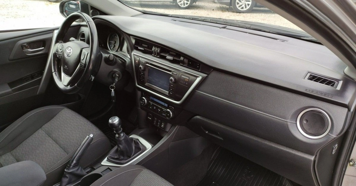 Toyota Auris - Zdjęcie 6