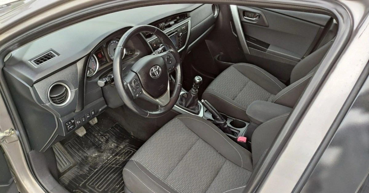 Toyota Auris - Zdjęcie 7