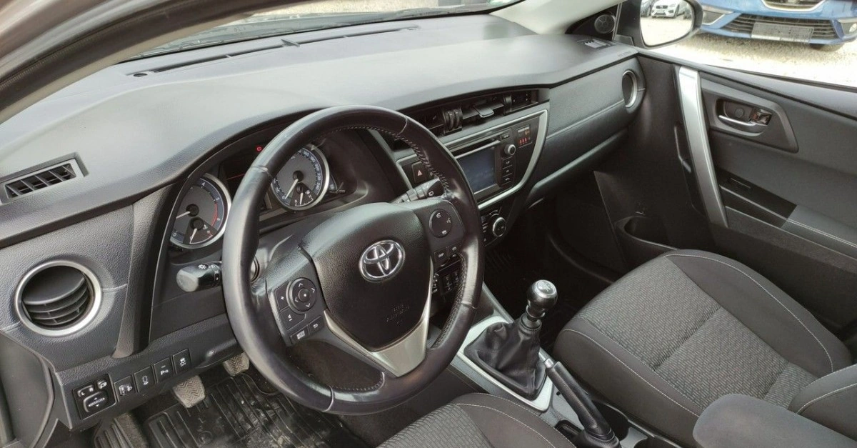 Toyota Auris - Zdjęcie 32