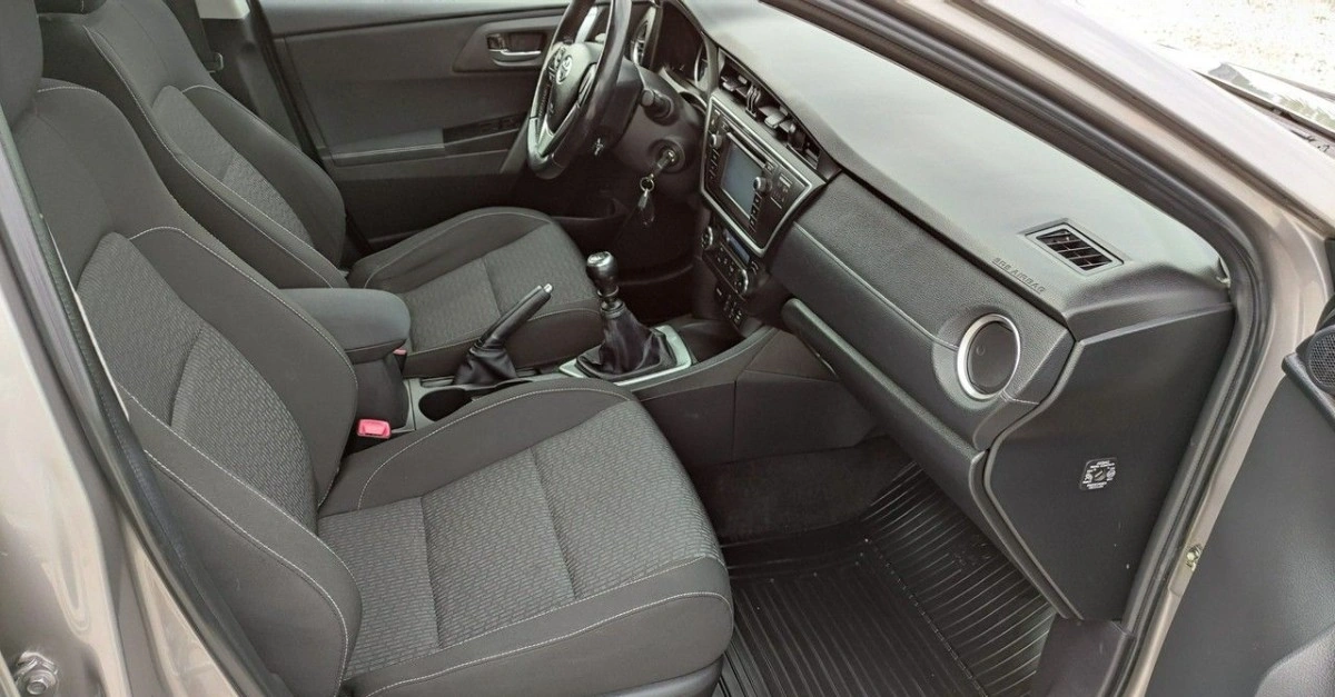 Toyota Auris - Zdjęcie 33