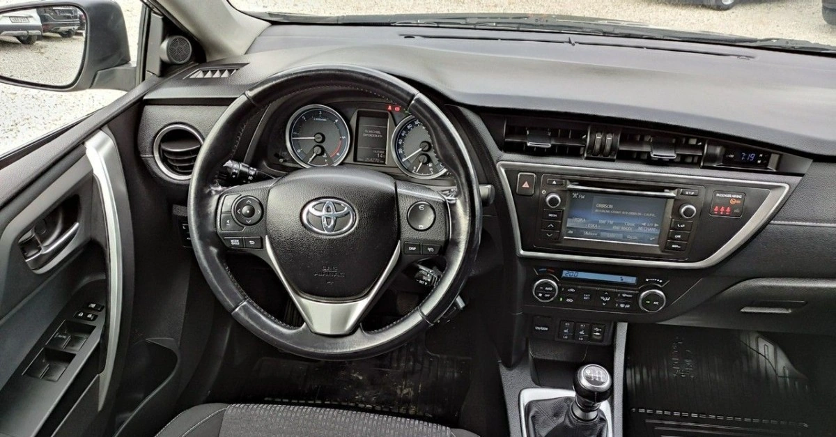 Toyota Auris - Zdjęcie 37