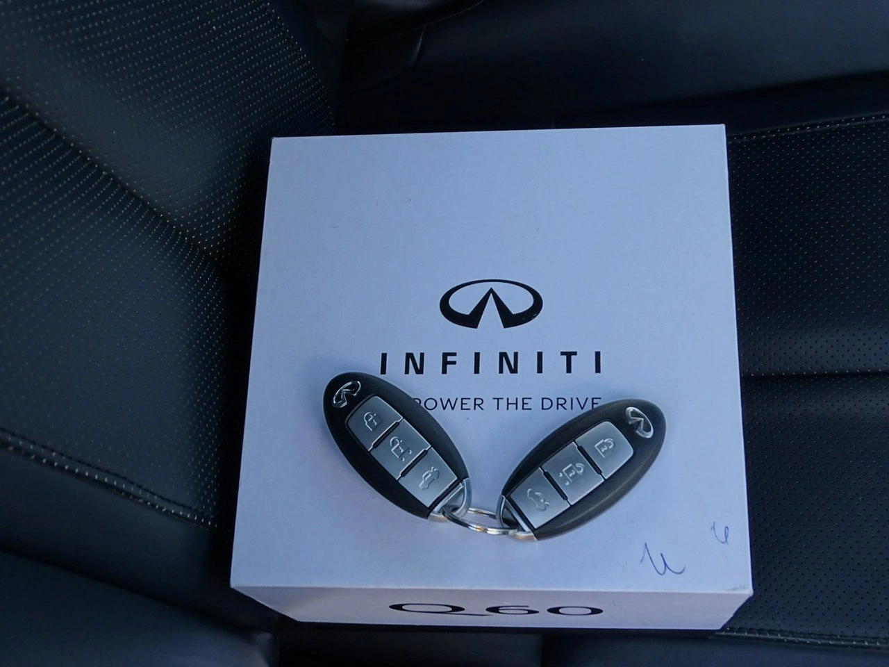 Infiniti Q60 - Zdjęcie 13