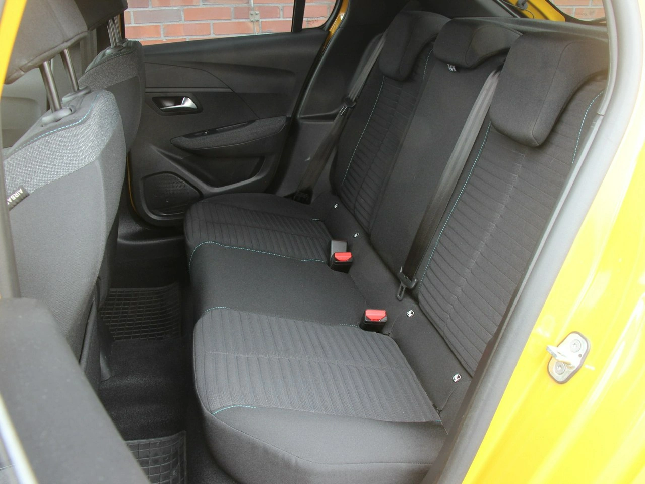 Peugeot 208 - Zdjęcie 10