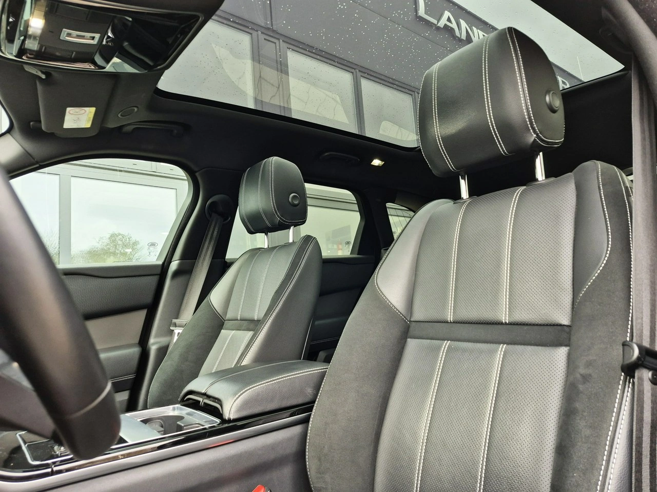Land Rover Range Rover Velar - Zdjęcie 37