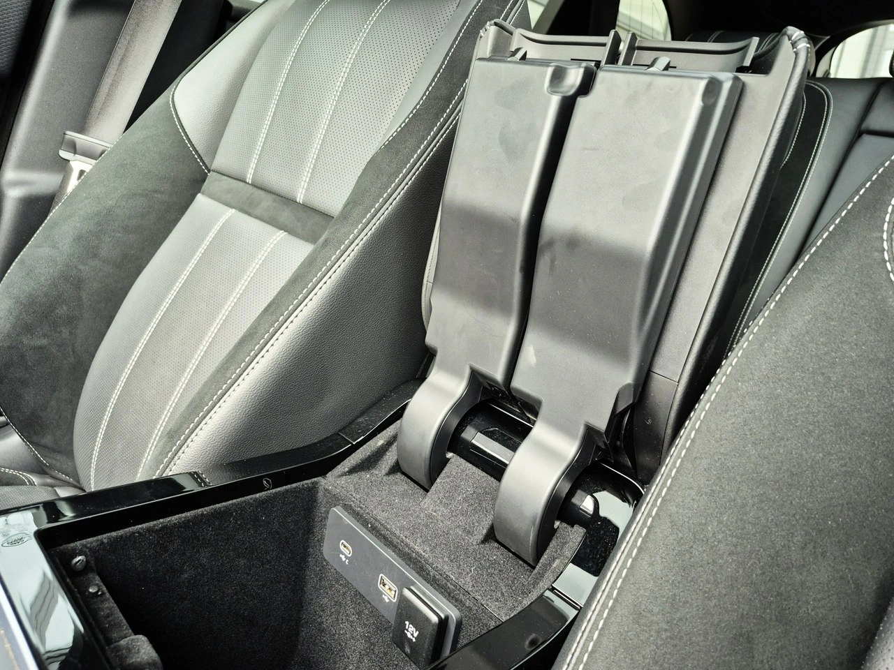 Land Rover Range Rover Velar - Zdjęcie 38