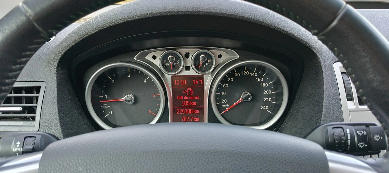 Ford Kuga - Zdjęcie 15