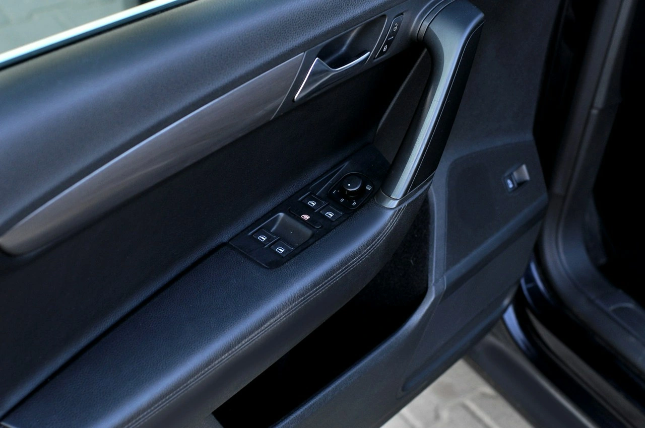 Volkswagen Passat - Zdjęcie 12