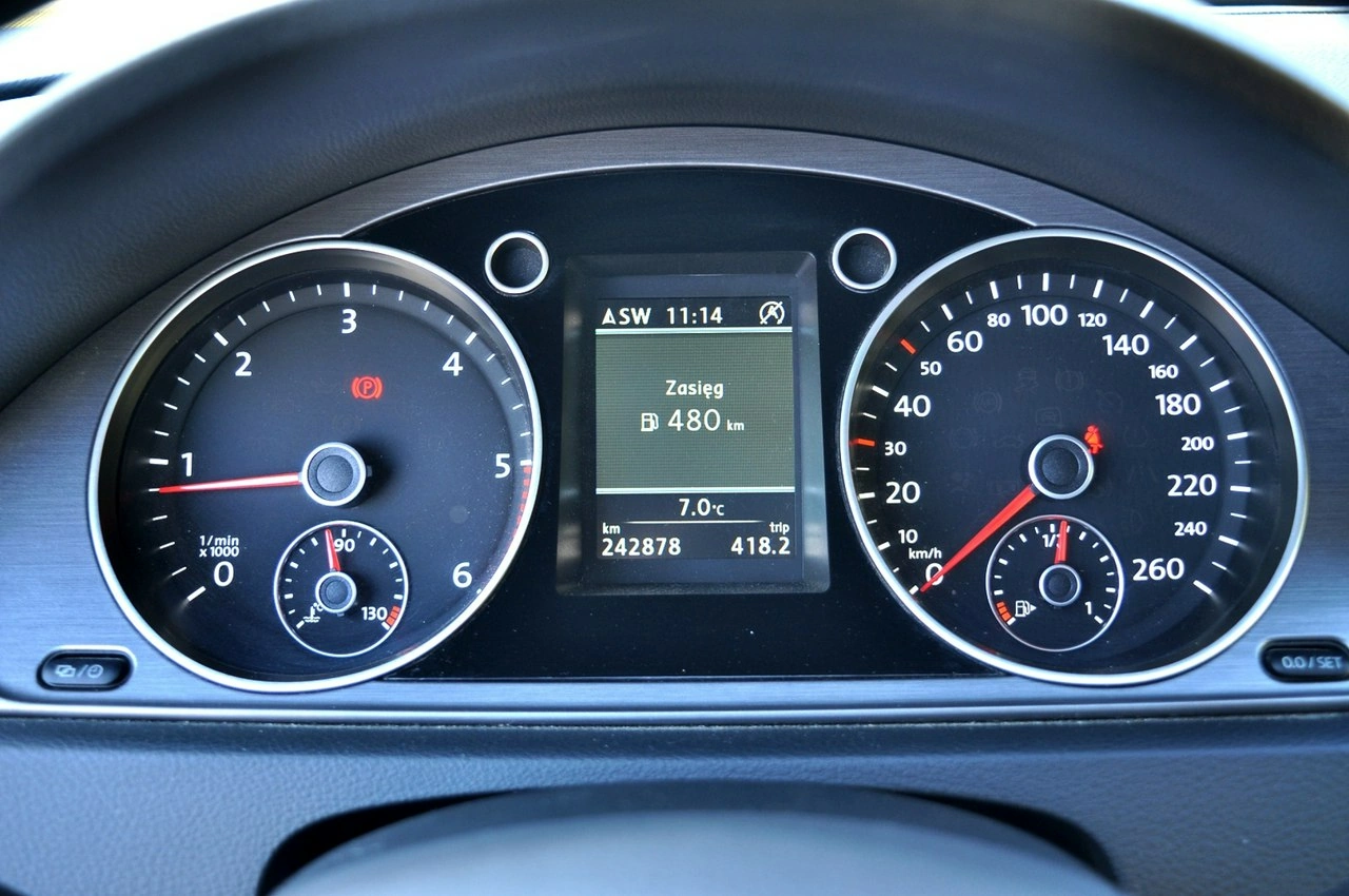 Volkswagen Passat - Zdjęcie 22