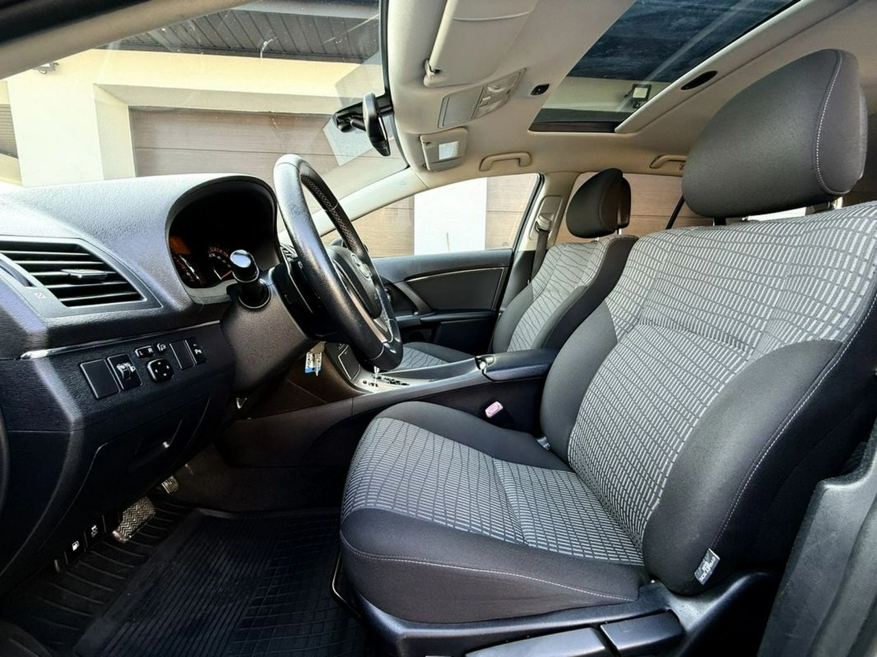 Toyota Avensis - Zdjęcie 13