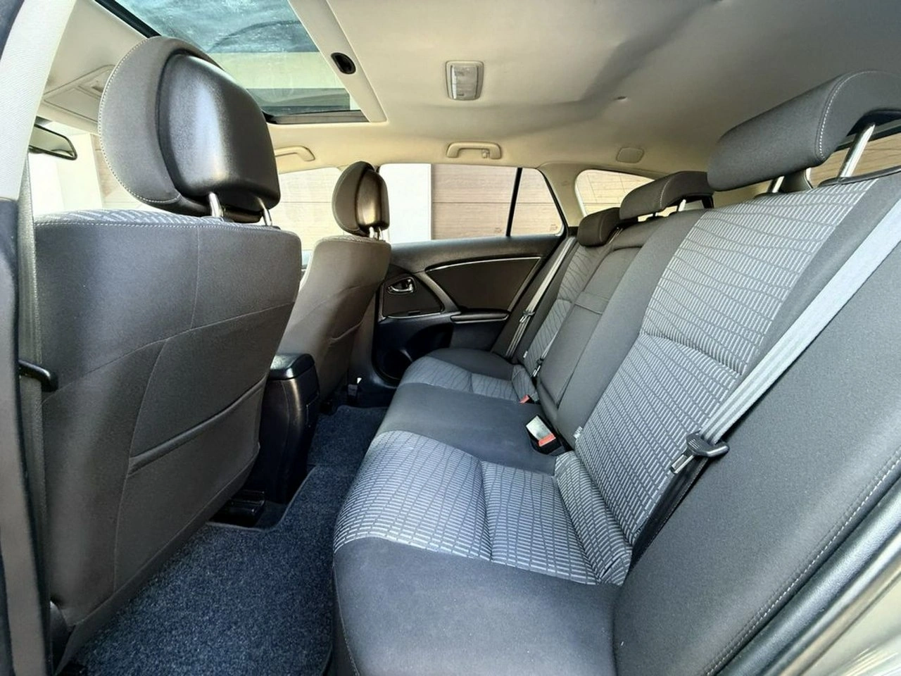 Toyota Avensis - Zdjęcie 17