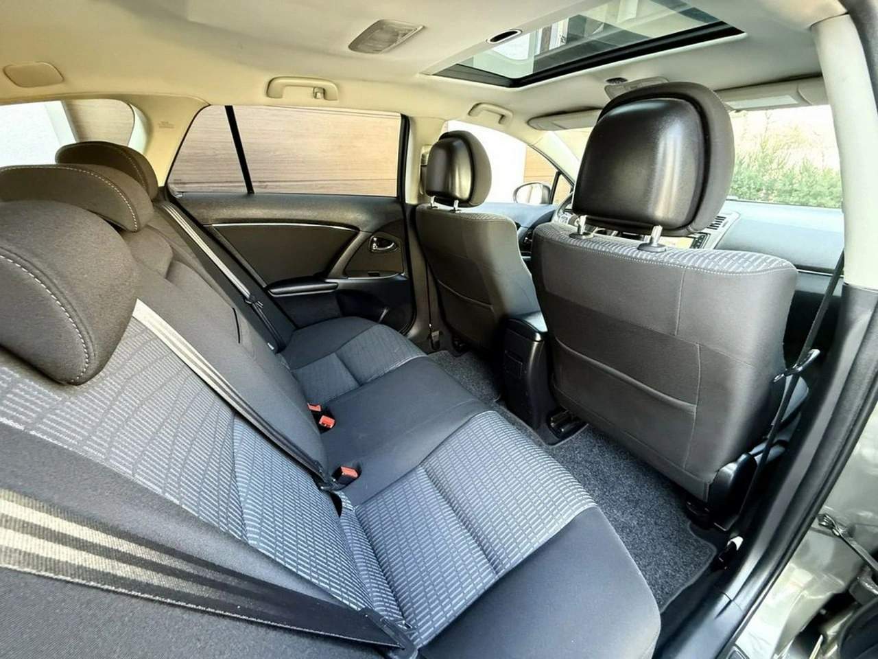 Toyota Avensis - Zdjęcie 22