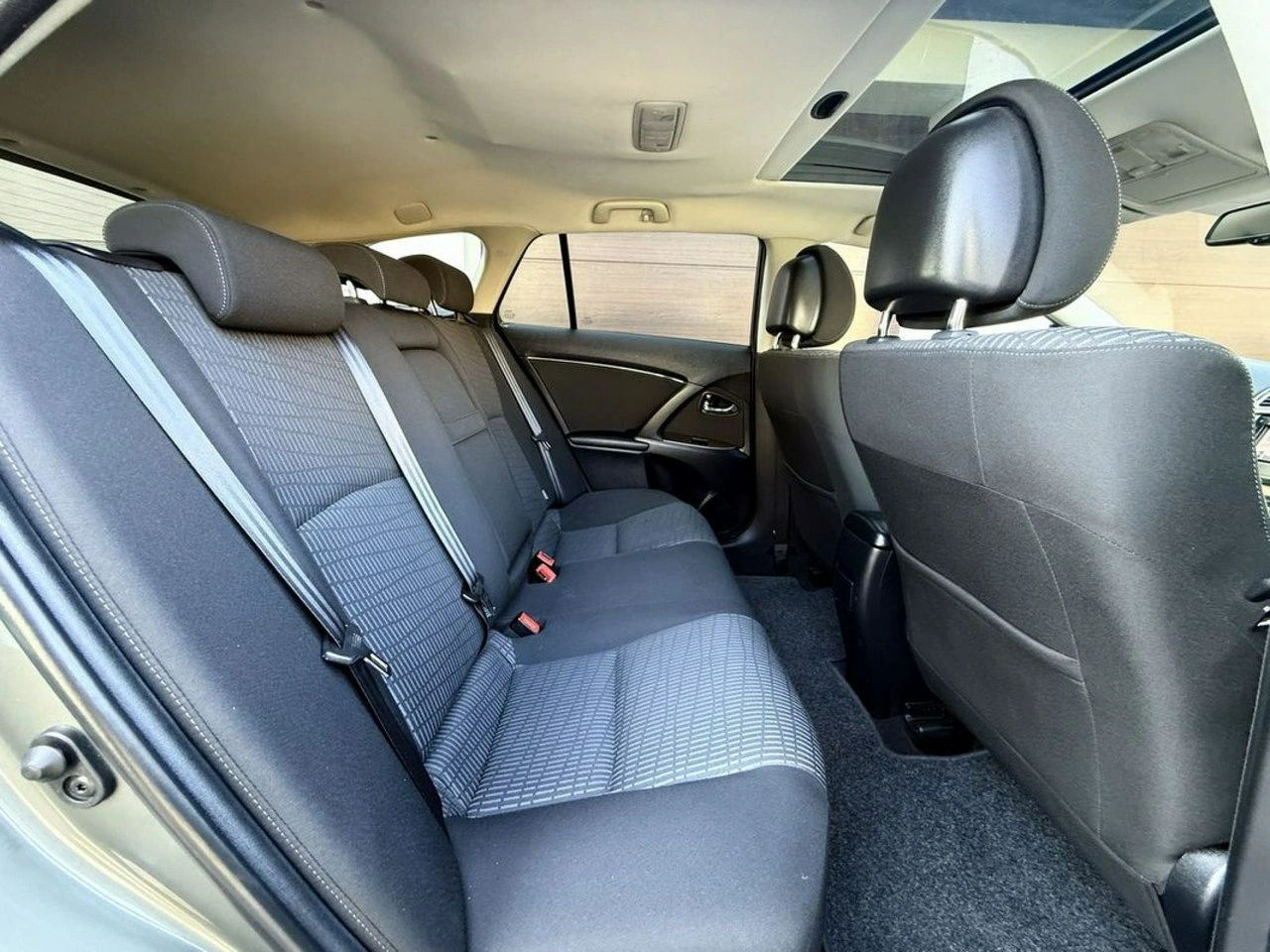 Toyota Avensis - Zdjęcie 23