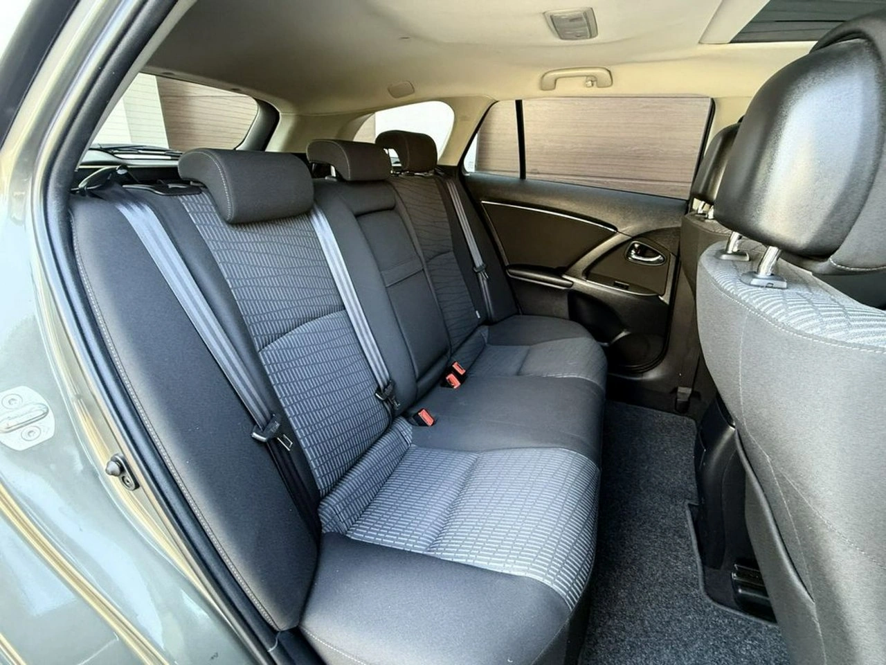 Toyota Avensis - Zdjęcie 24