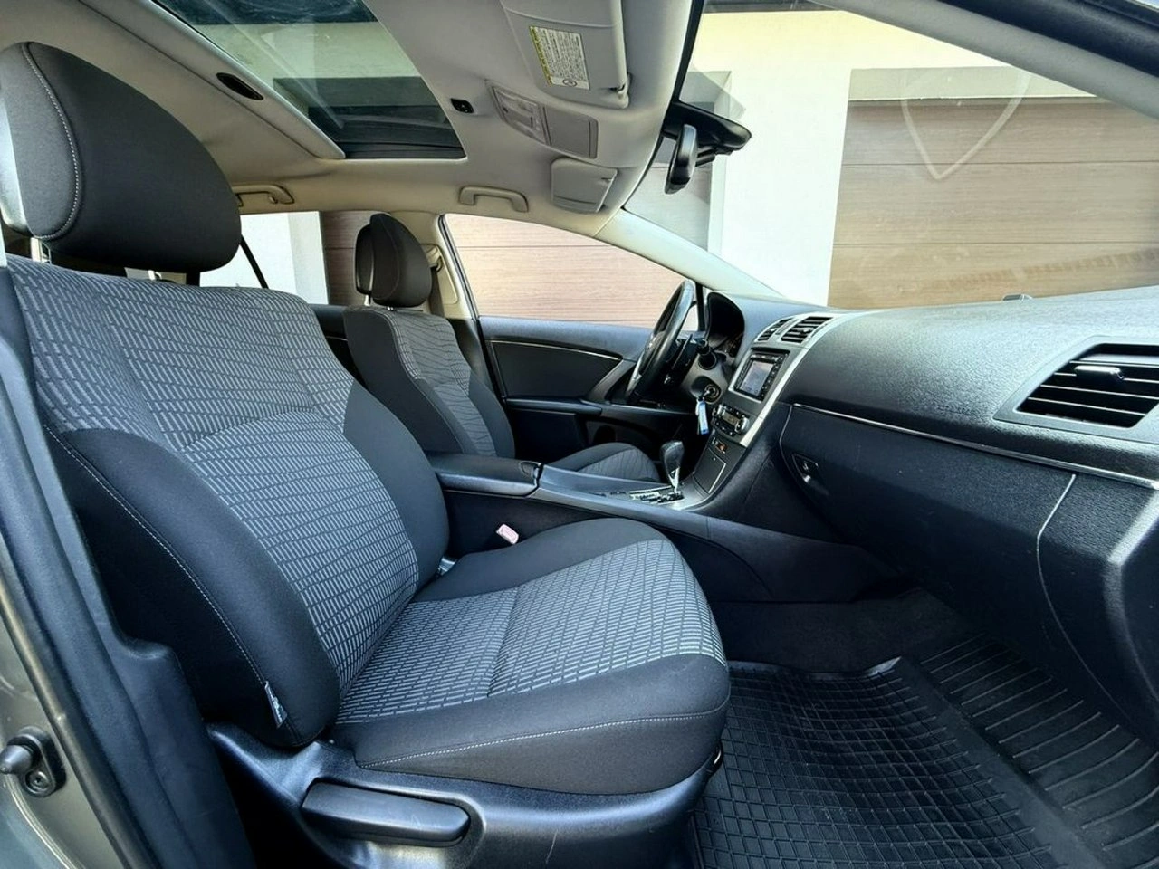 Toyota Avensis - Zdjęcie 26