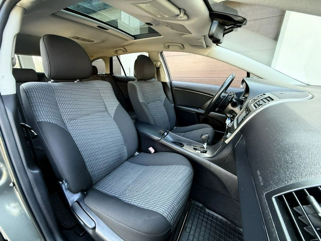 Toyota Avensis - Zdjęcie 27