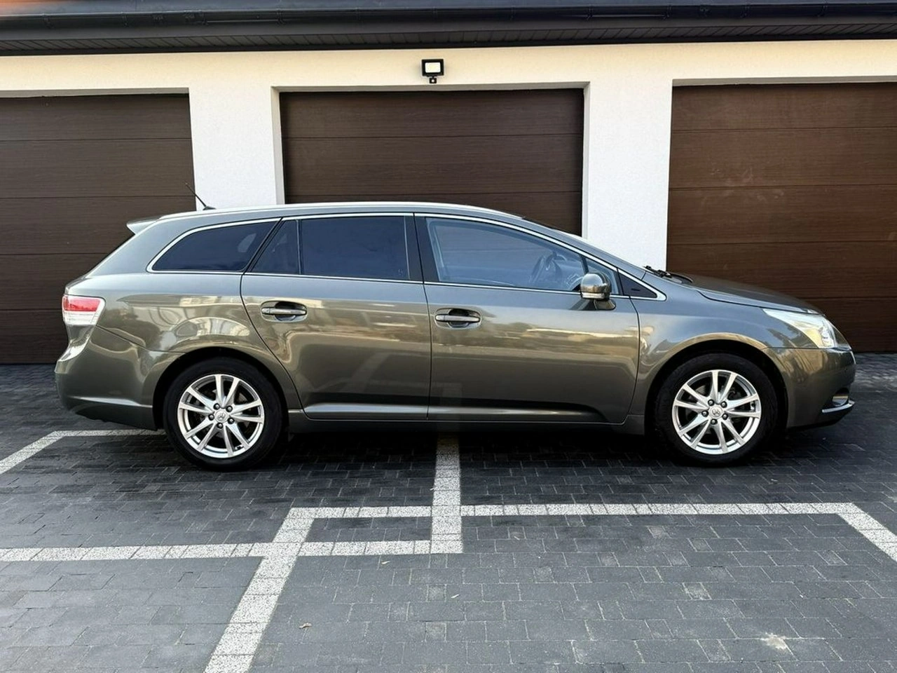 Toyota Avensis - Zdjęcie 8