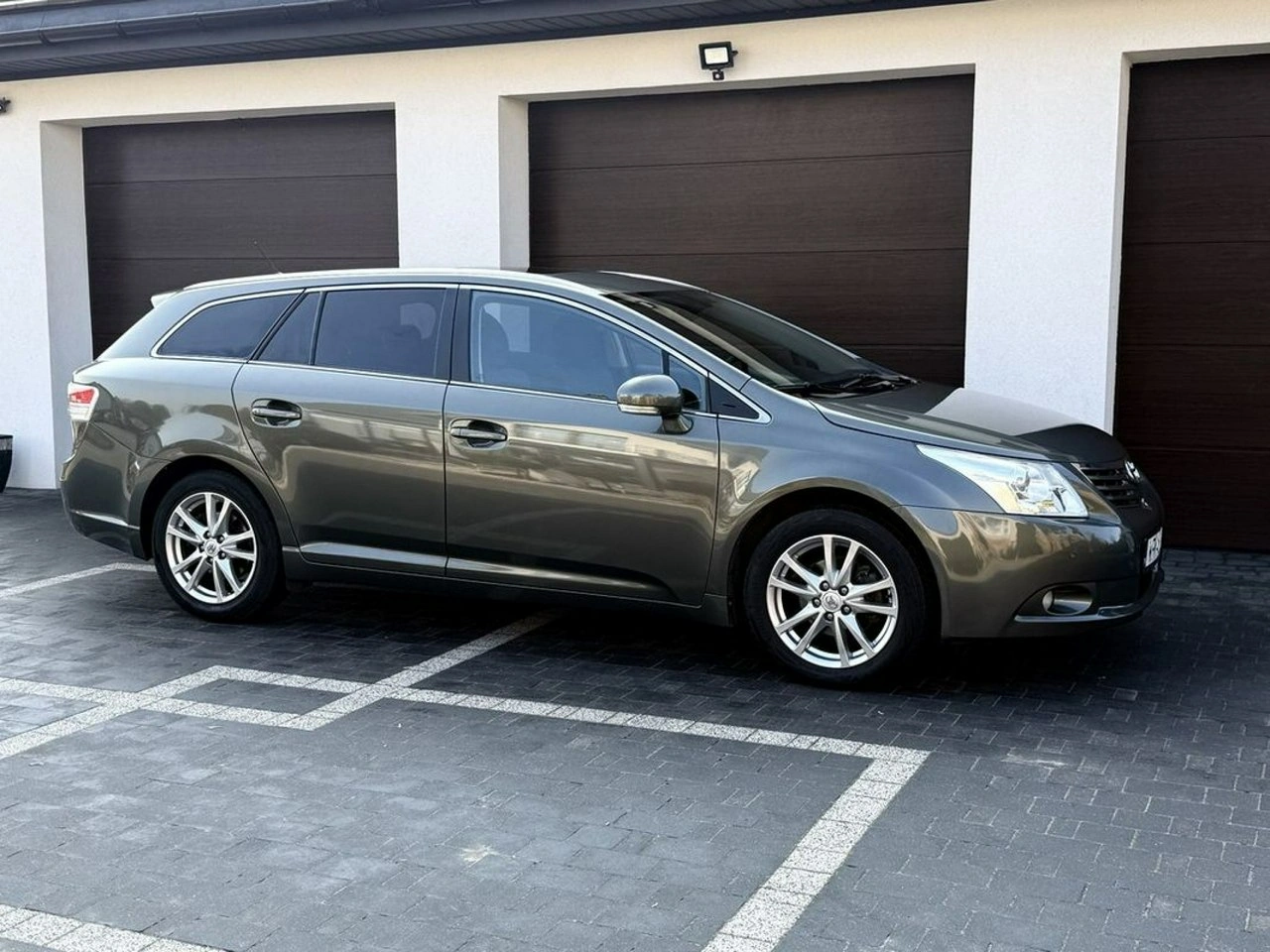 Toyota Avensis - Zdjęcie 9