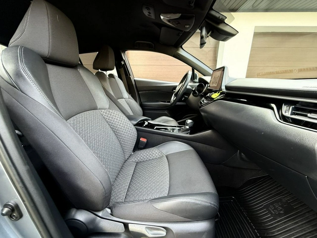 Toyota C-HR - Zdjęcie 25