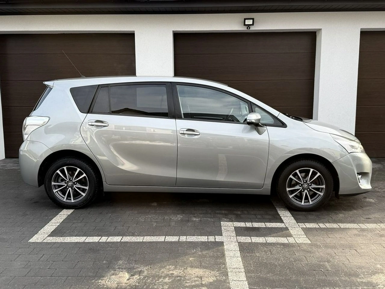 Toyota Verso - Zdjęcie 8