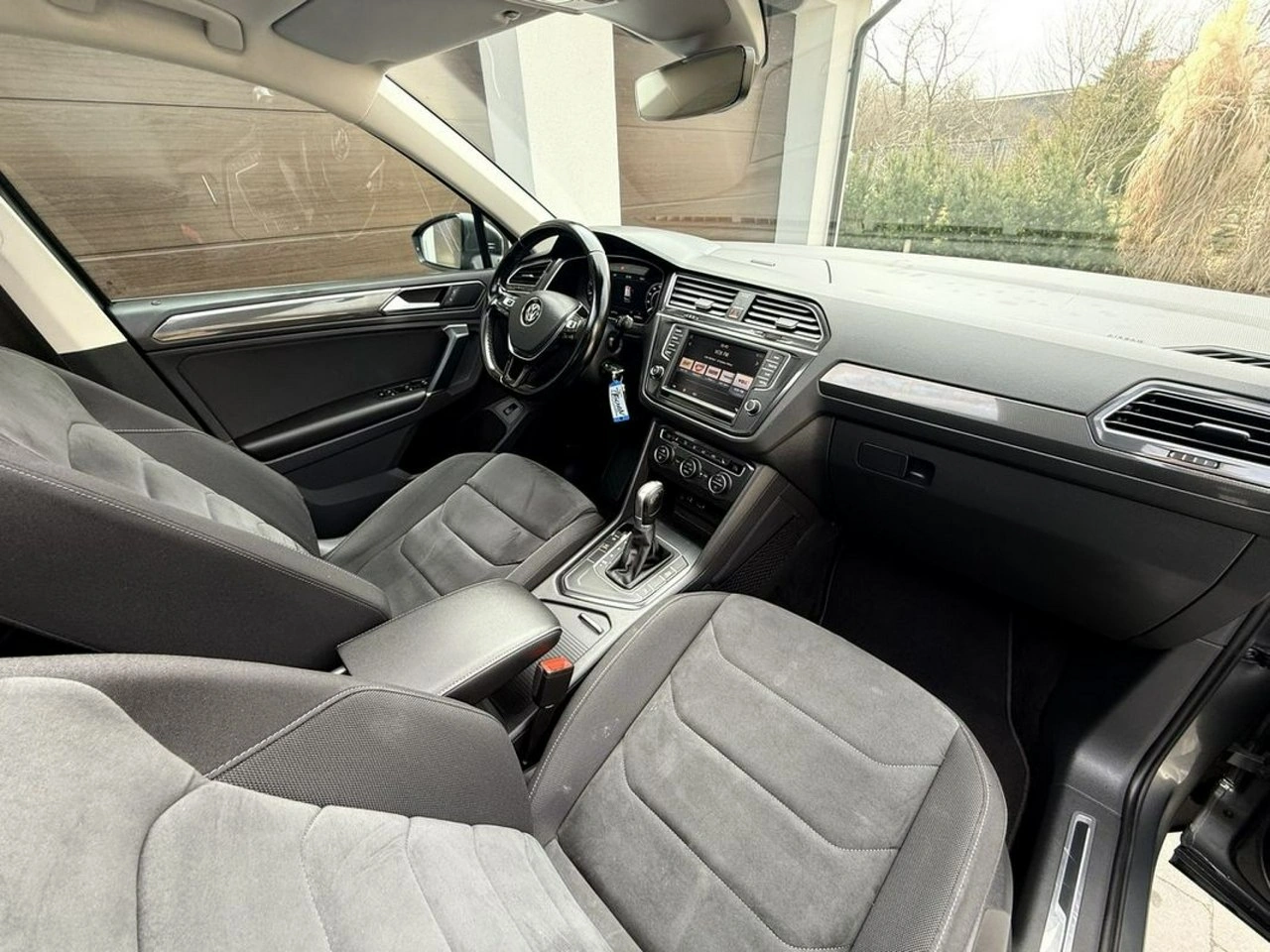 Volkswagen Tiguan - Zdjęcie 25