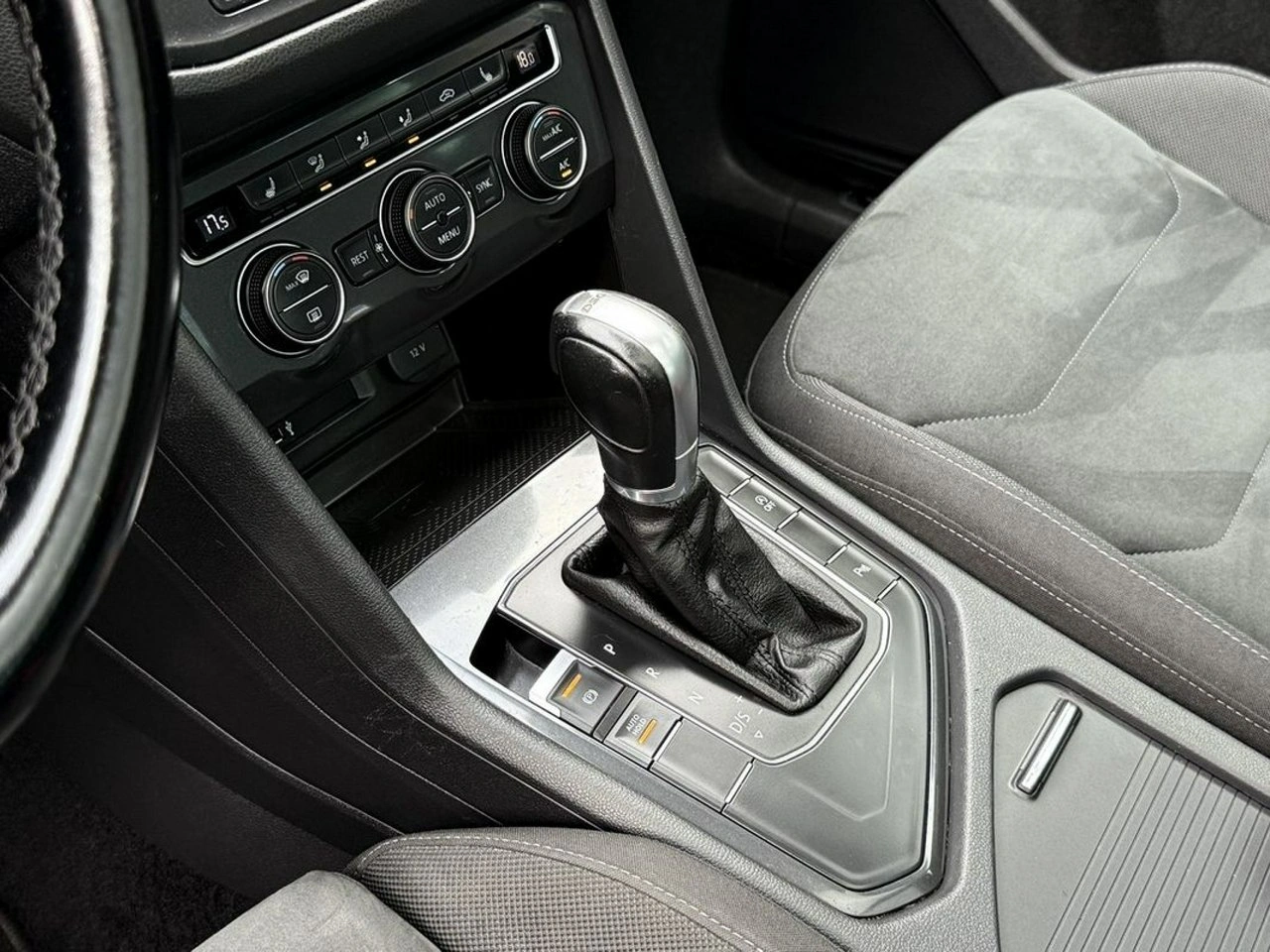 Volkswagen Tiguan - Zdjęcie 30