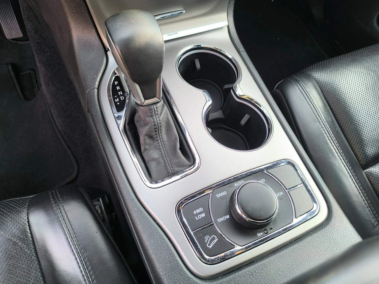 Jeep Grand Cherokee - Zdjęcie 22