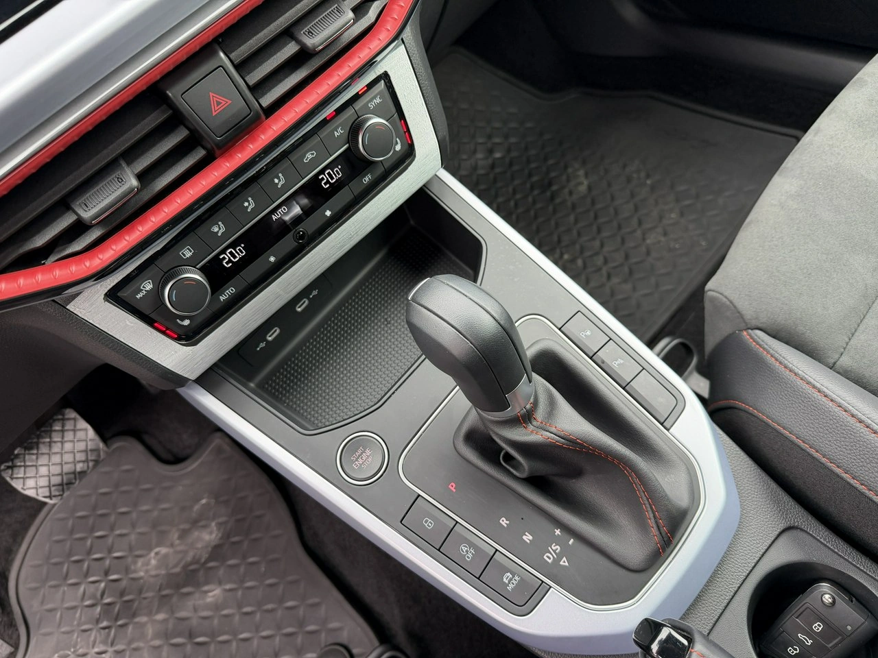 Seat Arona - Zdjęcie 19