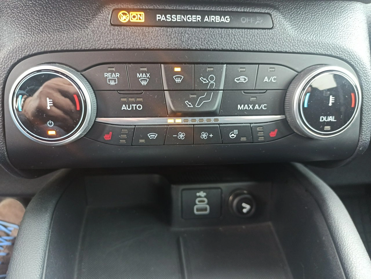 Ford Kuga - Zdjęcie 37