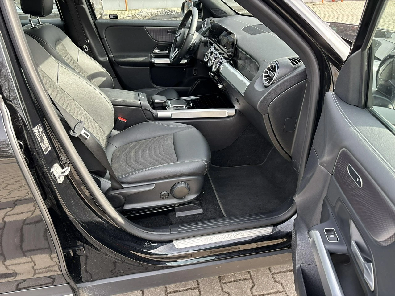 Mercedes EQB - Zdjęcie 15