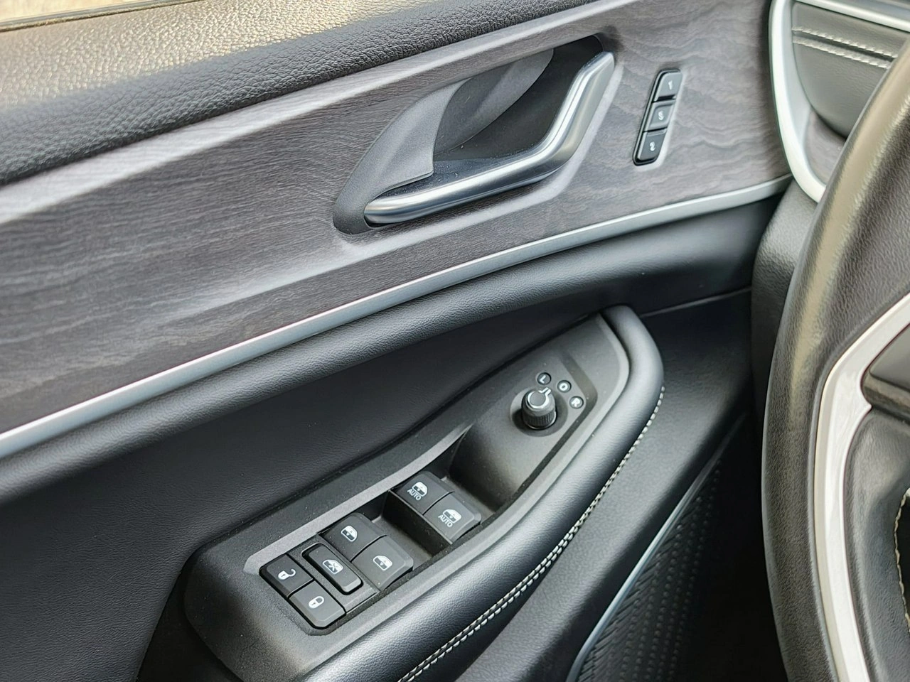 Jeep Grand Cherokee - Zdjęcie 25