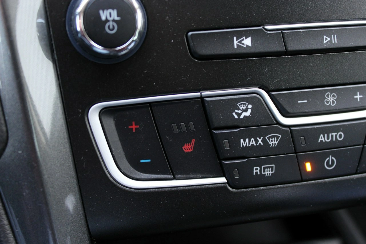 Ford Mondeo SW - Zdjęcie 24