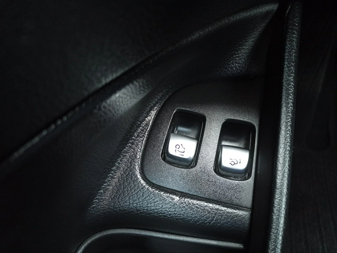 Mercedes E 300 - Zdjęcie 18