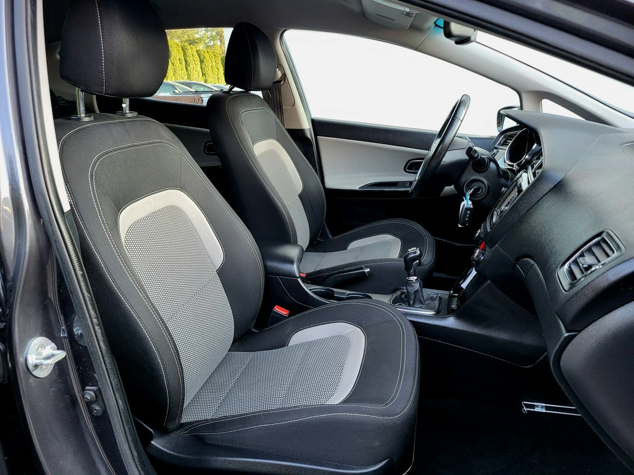 Kia Ceed - Zdjęcie 9