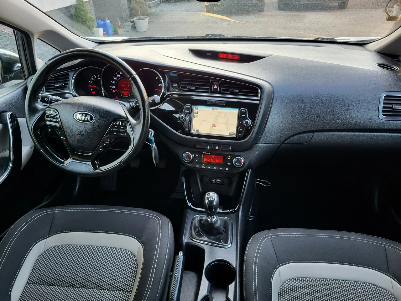 Kia Ceed - Zdjęcie 11