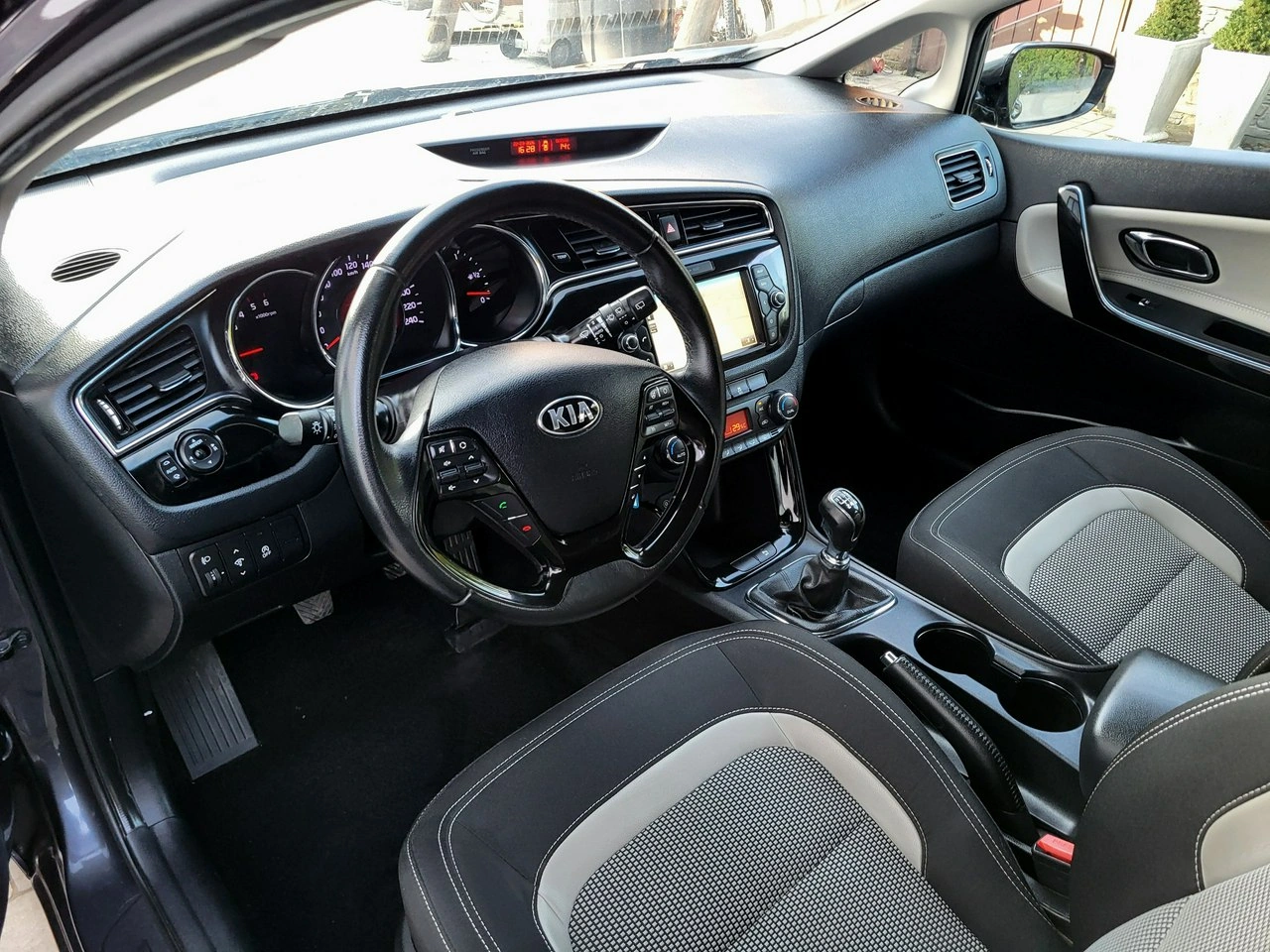 Kia Ceed - Zdjęcie 12