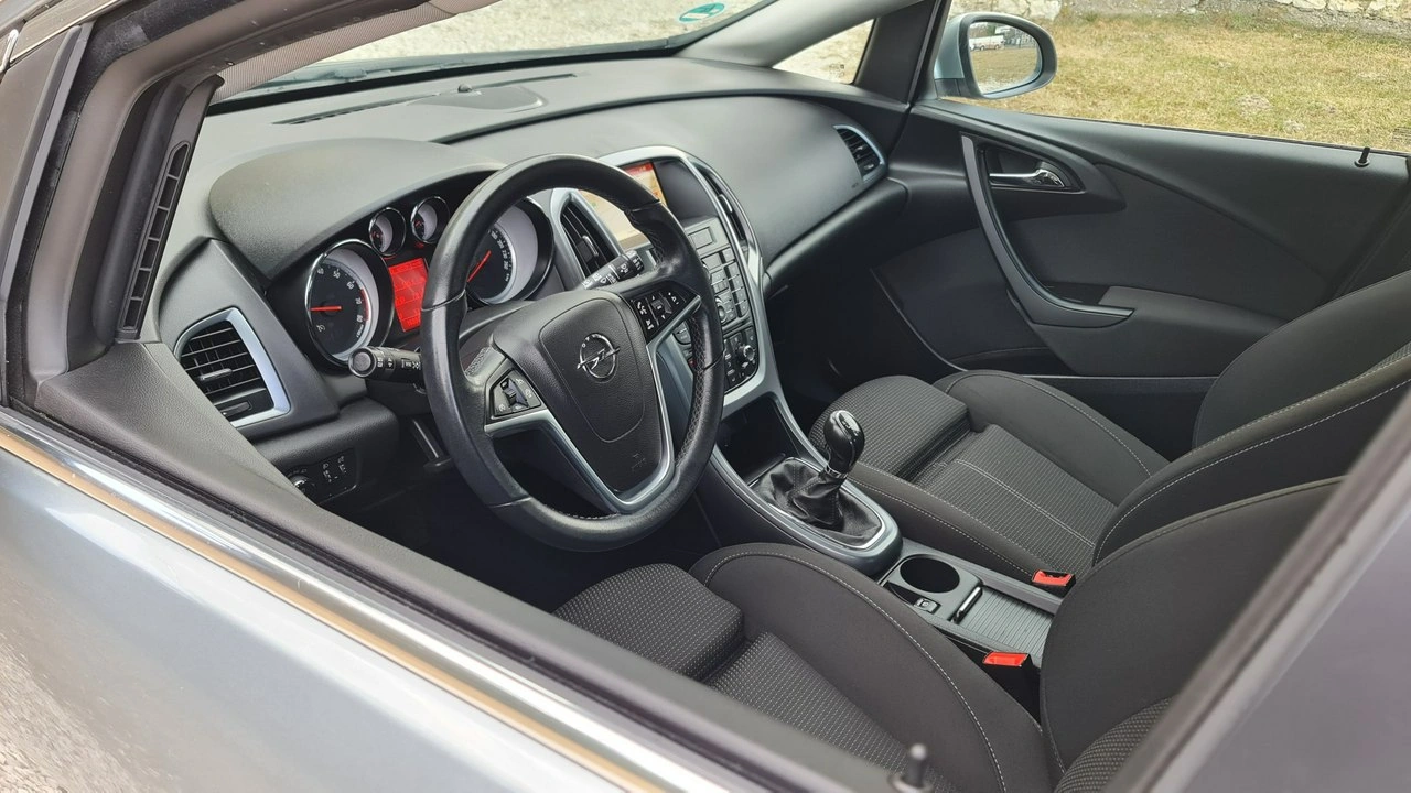 Opel Astra - Zdjęcie 10