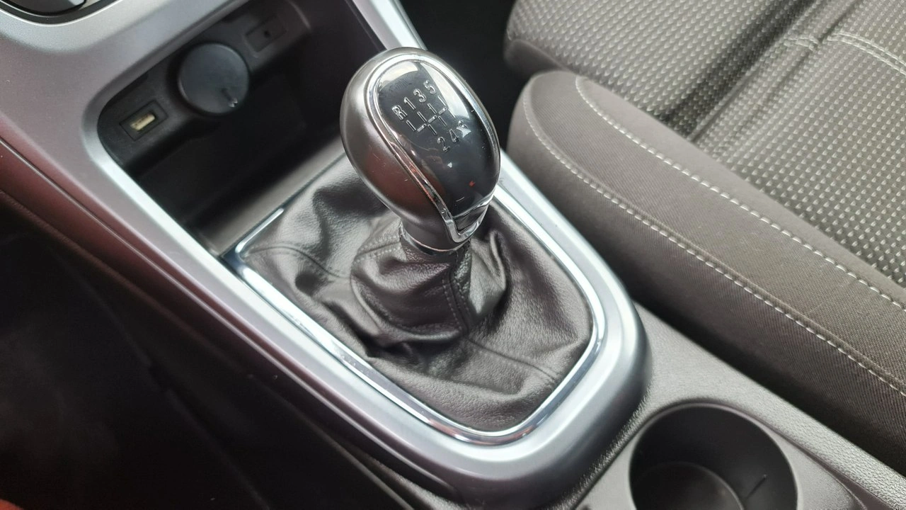 Opel Astra - Zdjęcie 24