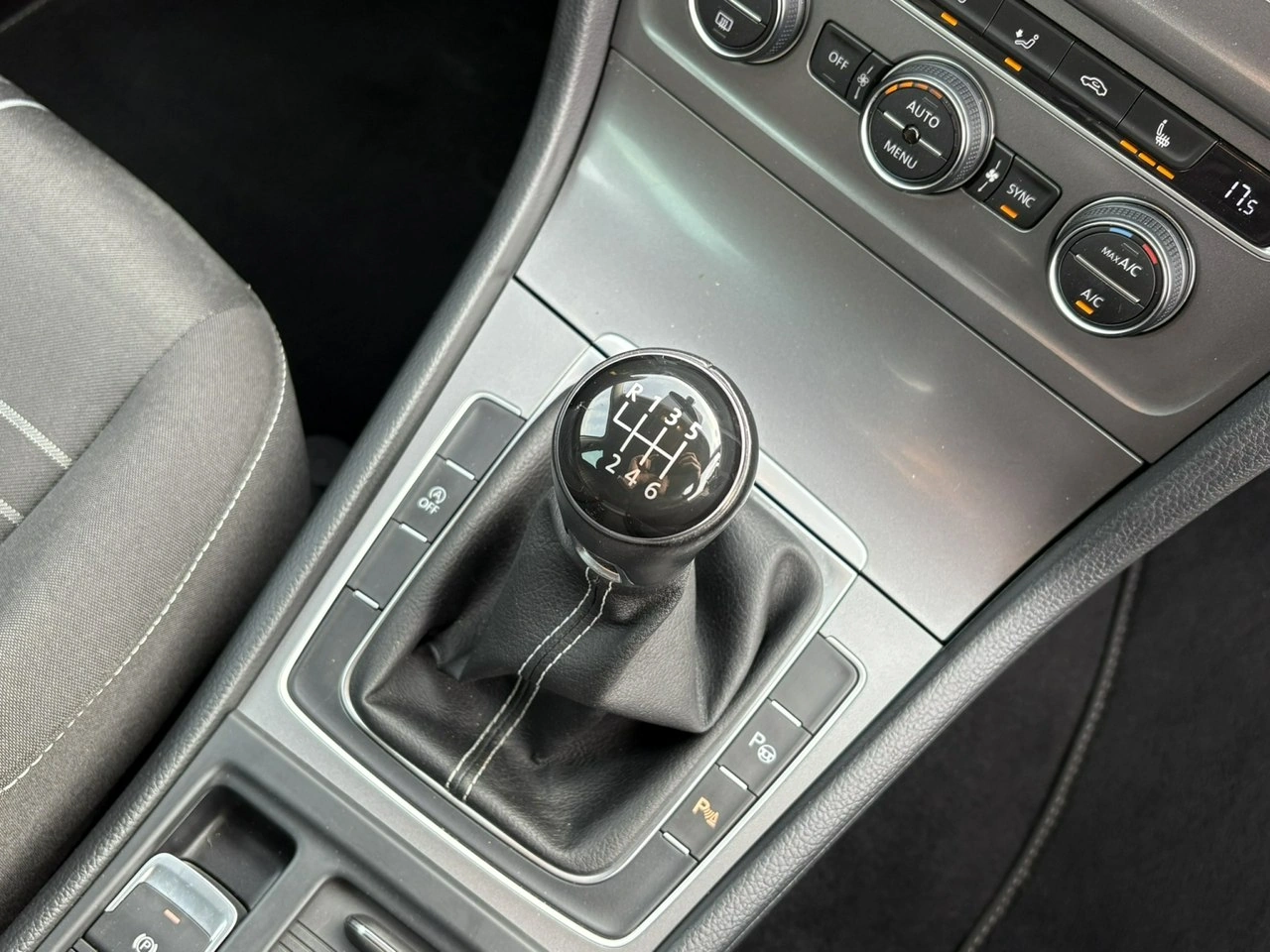 Volkswagen Golf - Zdjęcie 16