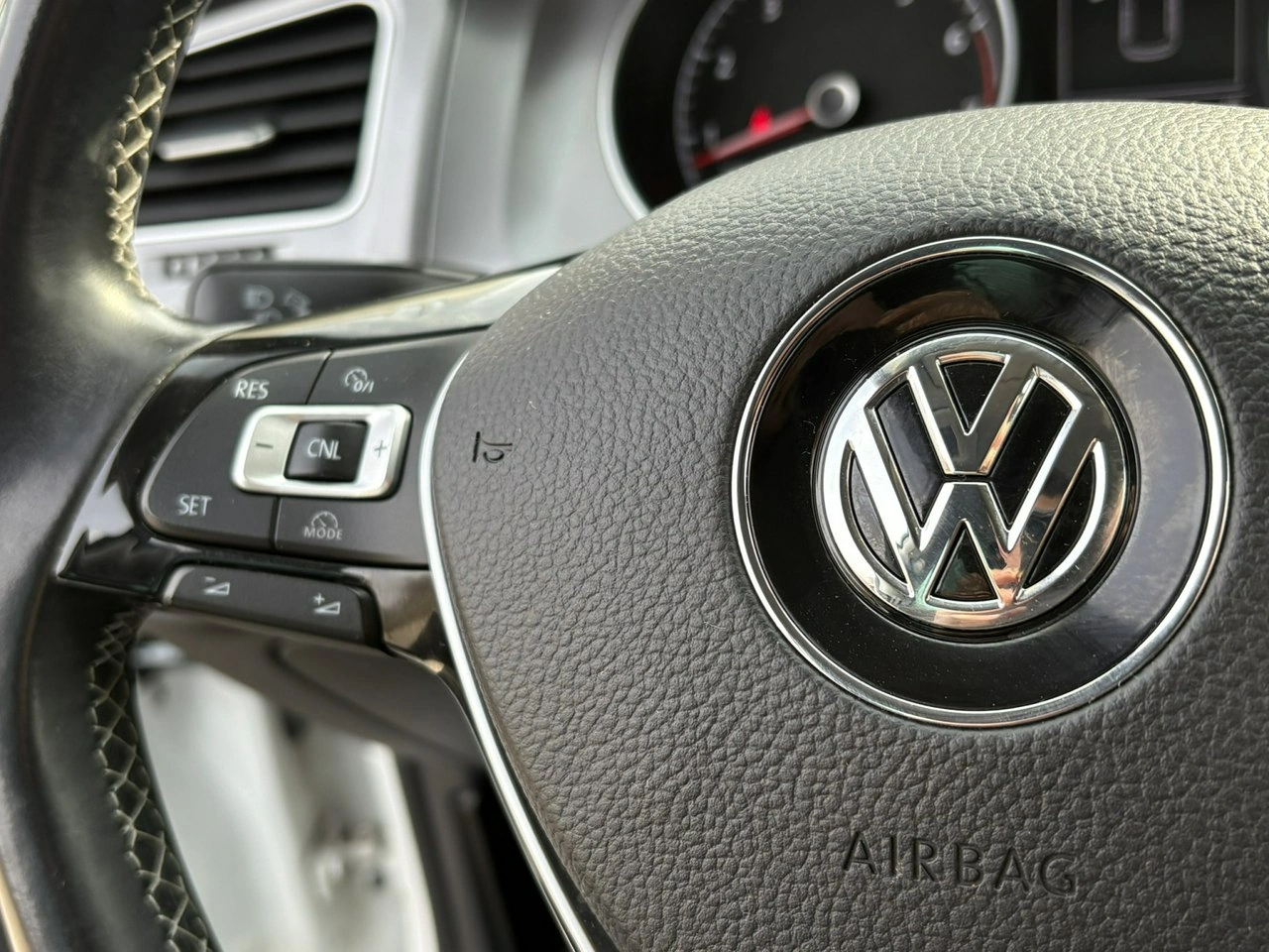 Volkswagen Golf - Zdjęcie 28