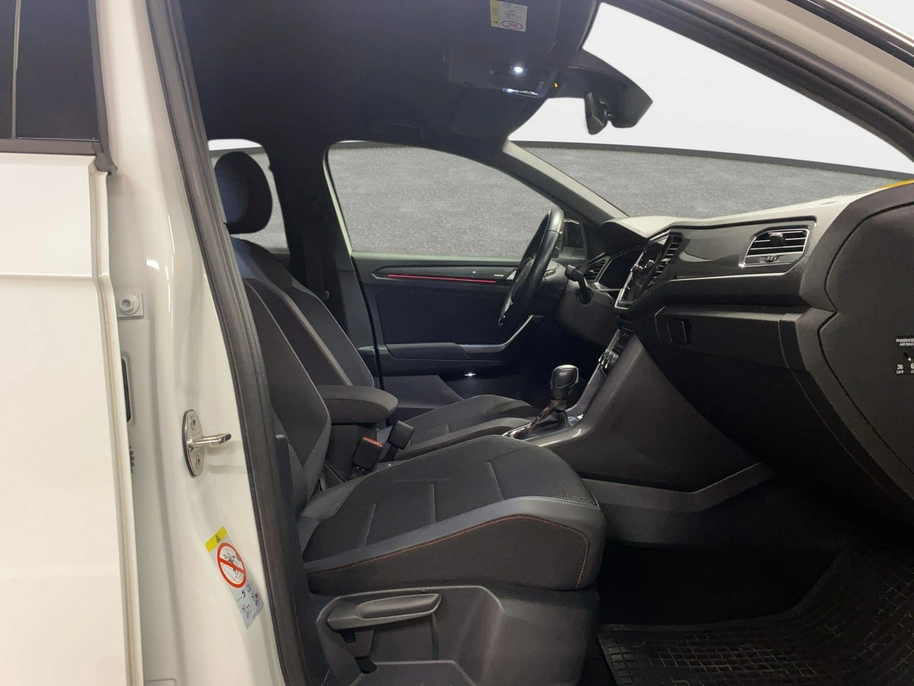 Volkswagen T-Roc - Zdjęcie 11