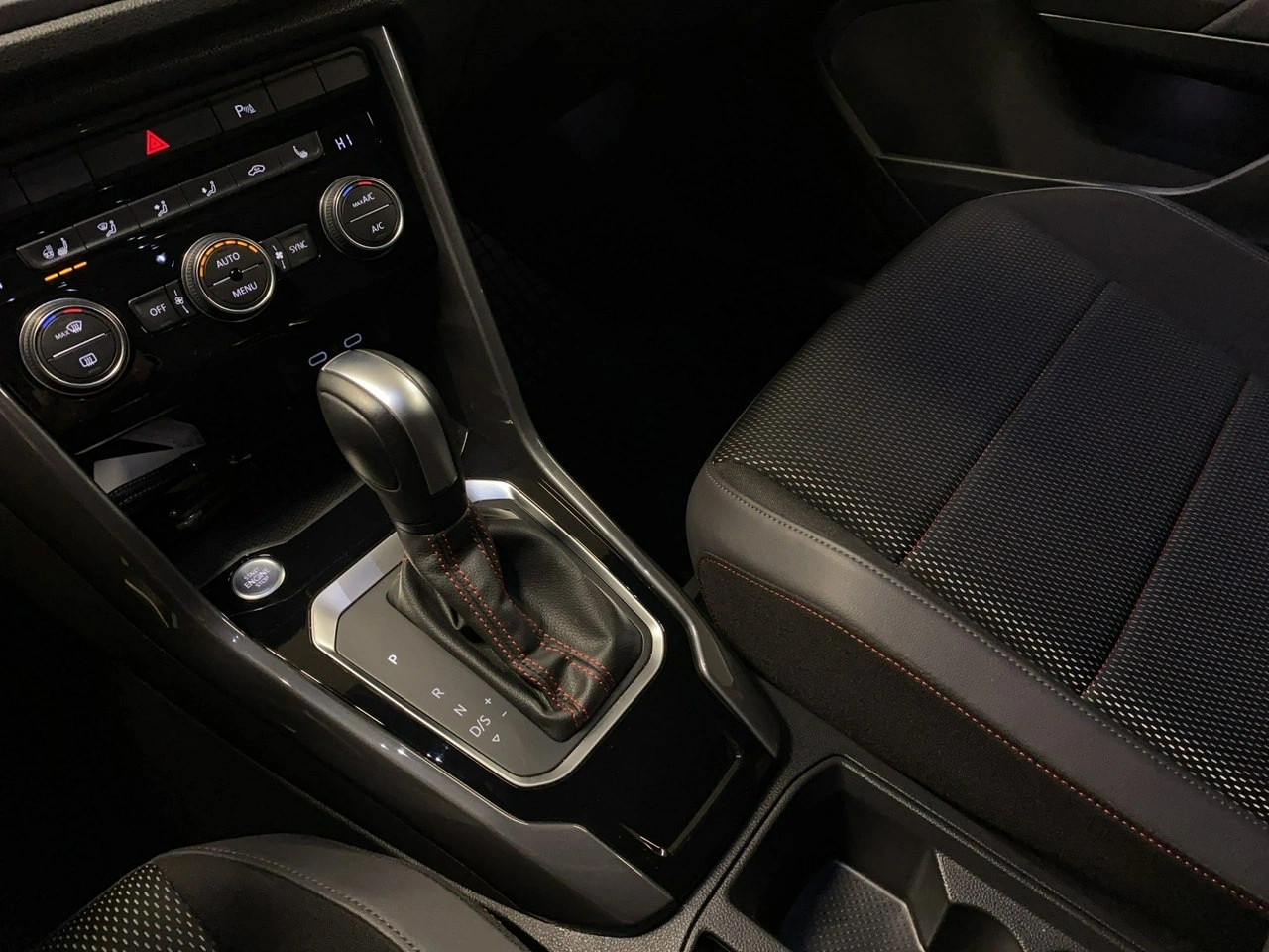 Volkswagen T-Roc - Zdjęcie 21