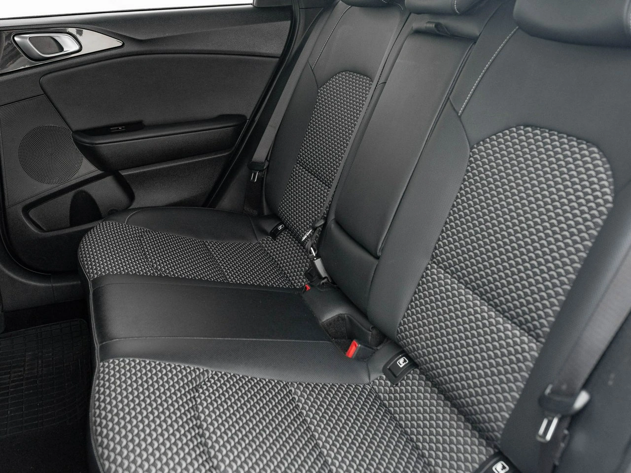 Kia Ceed - Zdjęcie 24