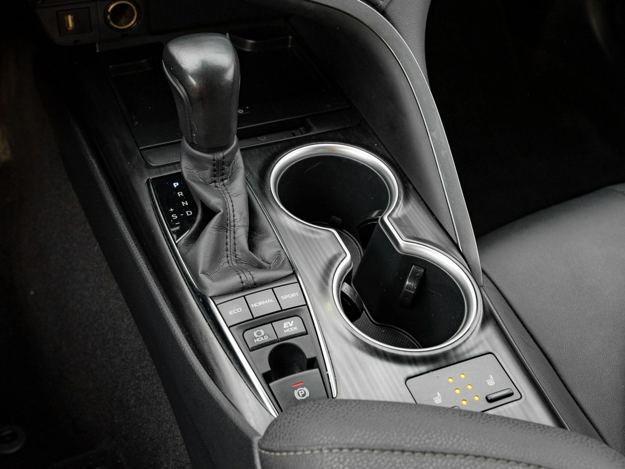 Toyota Camry - Zdjęcie 16