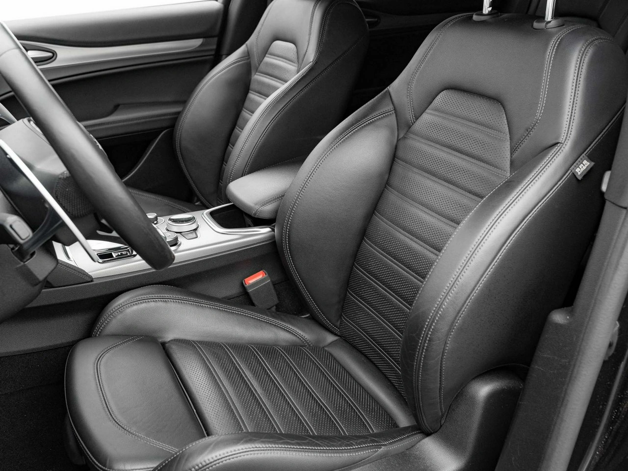 Alfa Romeo Stelvio - Zdjęcie 13