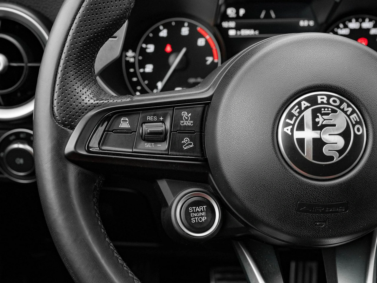 Alfa Romeo Stelvio - Zdjęcie 15