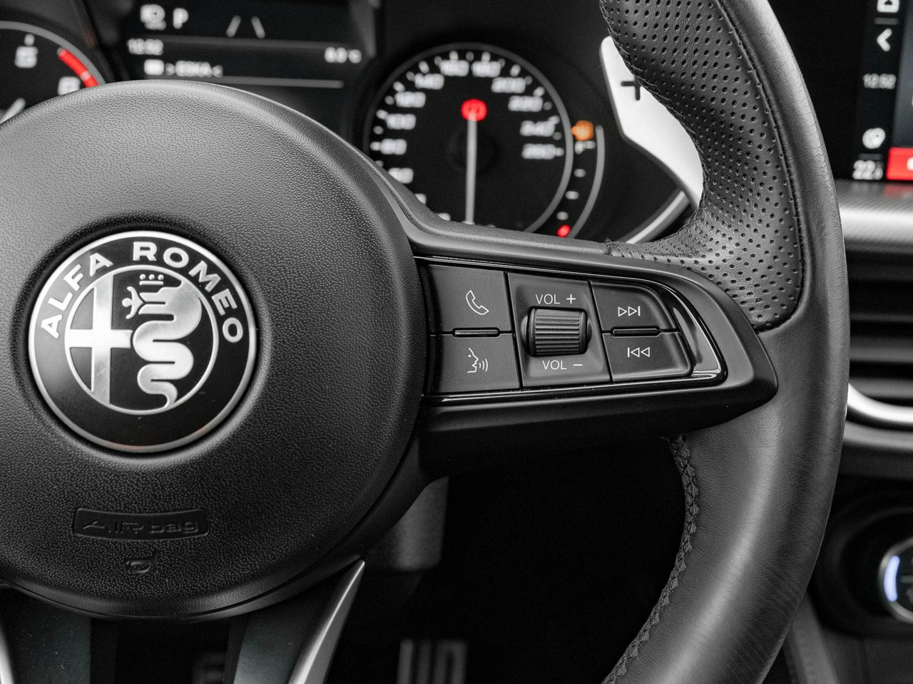 Alfa Romeo Stelvio - Zdjęcie 16