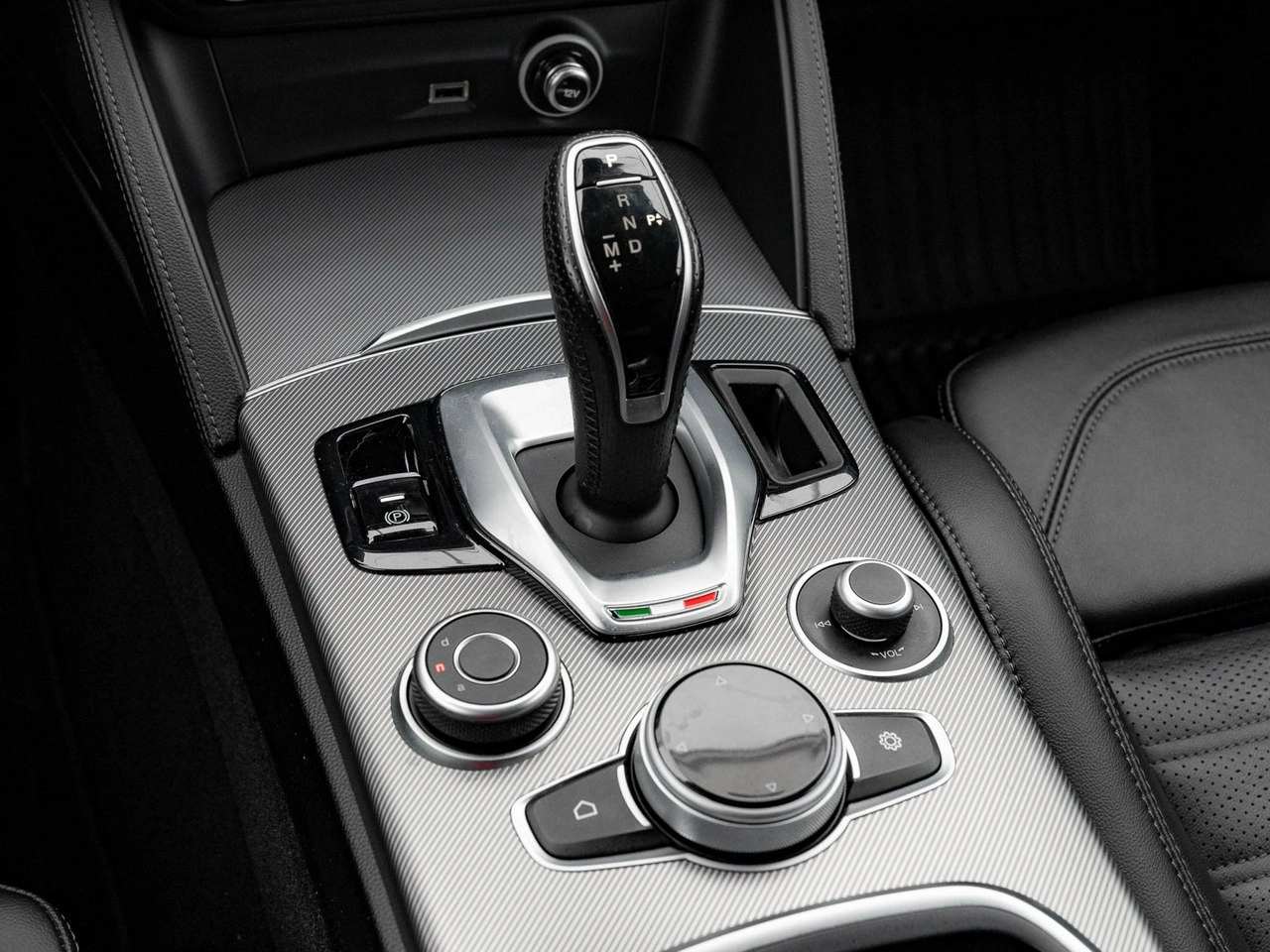 Alfa Romeo Stelvio - Zdjęcie 17