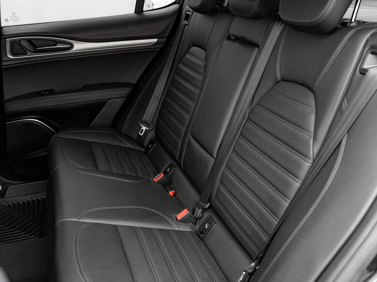 Alfa Romeo Stelvio - Zdjęcie 28