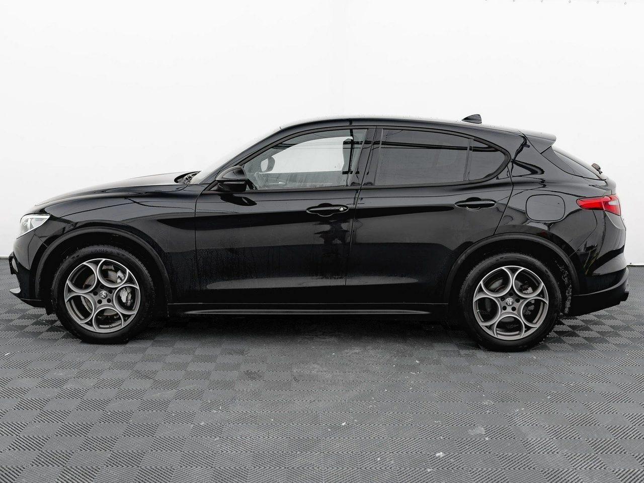 Alfa Romeo Stelvio - Zdjęcie 8